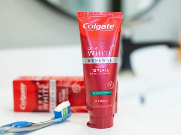 Colgate Optic White Renewal Toothpaste As Low As $3.99 At Publix (Regular Price $7.99)