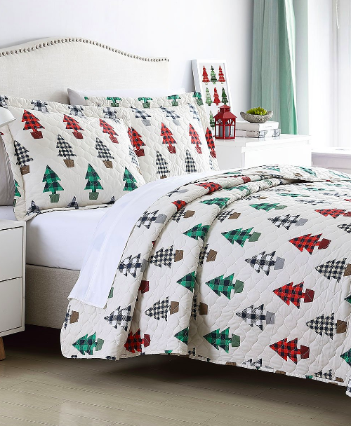 Holly-Jolly Quilt Set Deals