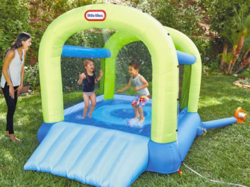 Little Tikes Splash n’ Spray Outdoor Indoor 2-in-1 Inflatable Bounce House only $99 shipped (Reg. $200!)