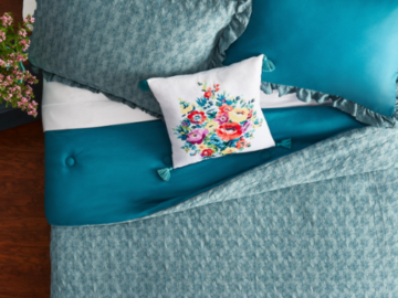 4-Pc Polyester Comforter Set $25 (Reg. $69) – Elegant and gorgeous textured prints