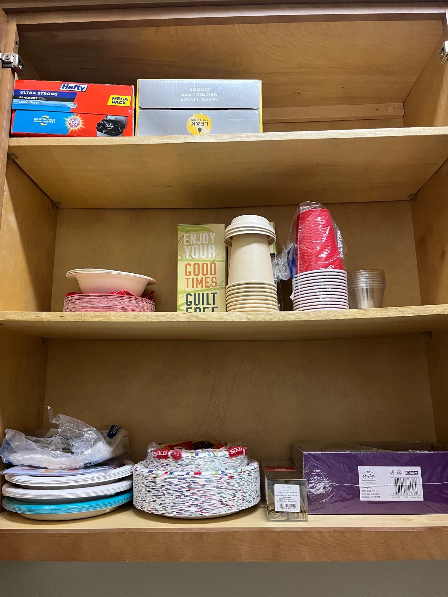 52 Weeks of Organizing: the Bathroom, Laundry Room, & Car