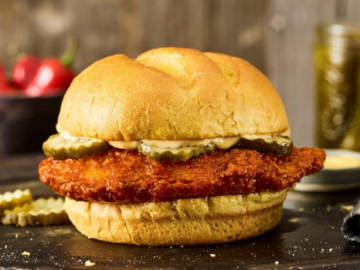 Smashburger: 50% off S’Mac & Cheese Burger!