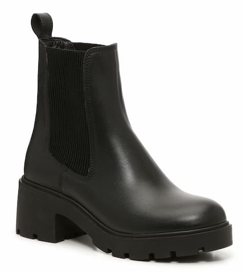 Steve Madden Honored Chelsea Boots in Black