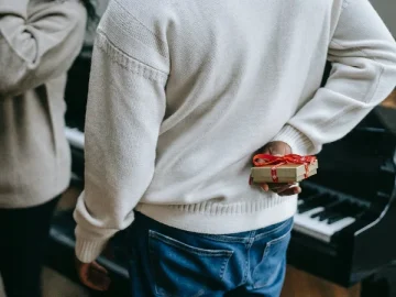 Guide To Gifting for Girlfriends: Picks She’ll Simply Adore