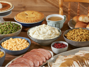 38 Restaurants Open on Thanksgiving This Year (2023)