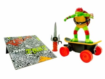 Teenage Mutant Ninja Turtles Raphael Cowabunga Skate RC for just $25! (Reg. $50) {Black Friday Deal}