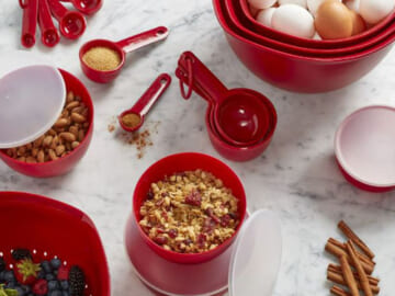 Walmart Black Friday! KitchenAid 21-Piece Mixing Bowl and Measuring Set $20 – Available in 2 Colors