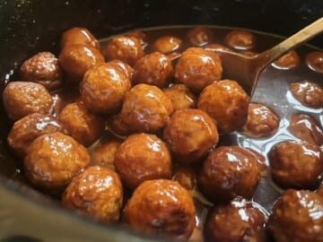 This recipe for bbq meatballs seriously couldn
